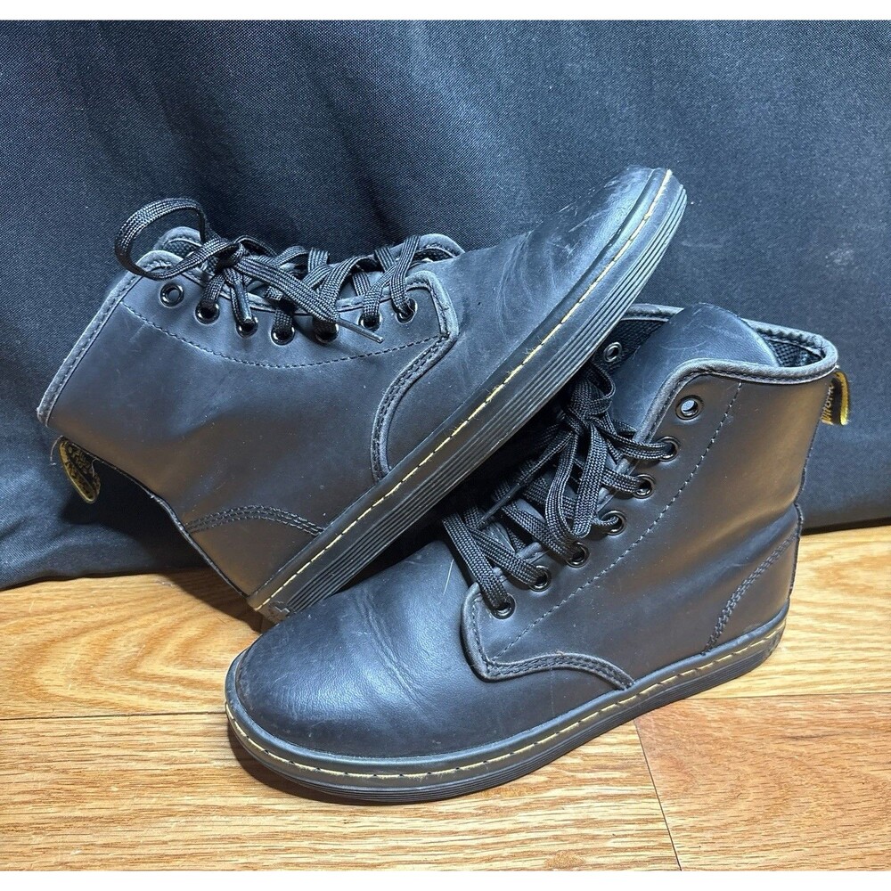 Dr. Doc Martens Shoreditch Womens Size 6 Black Leather Combat AirWair Boots Shoe